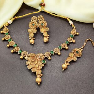Antique-Necklace-and-Earrings-Tikka-Set-South-Indian-Choker-Necklace-Jewellery